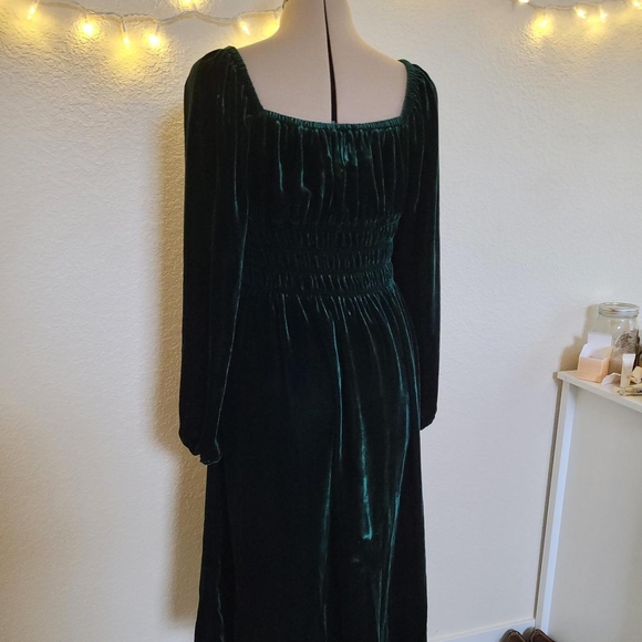 Hill House Velvet Dress • Open to trades - Picture 4 of 6